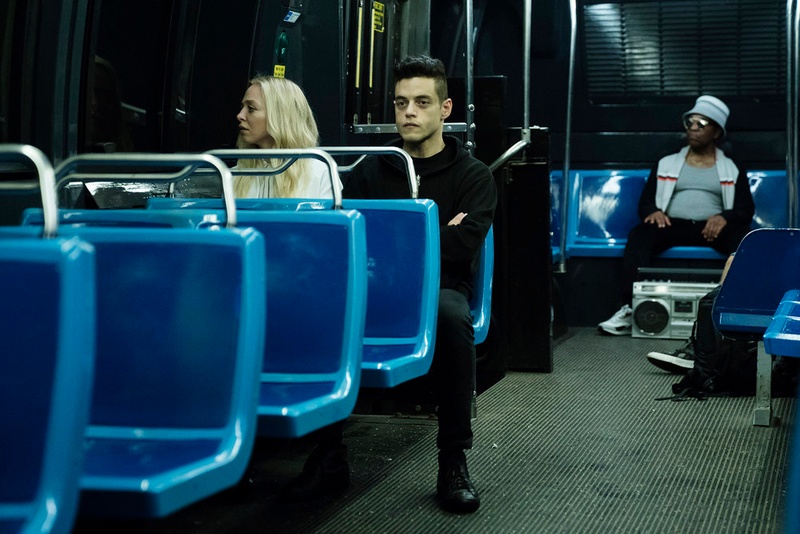 Angela Moss (Portia Doubleday) and Elliot Alderson (Rami Maleck) in the season three premiere. Image: Peter Kramer/USA Network